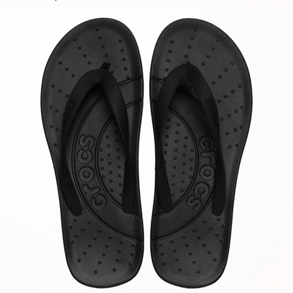NWT Crocs flip- black